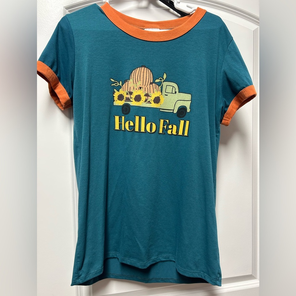 Size M Lularoe “Liv” tee